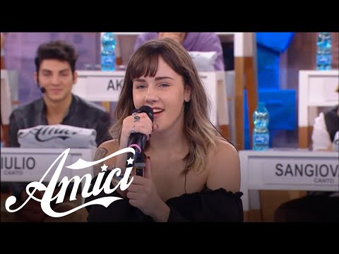 Amici 20 - Arianna - Rondine al guinzaglio