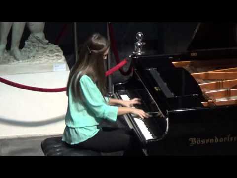Anastasija Grgovska plays Schumann on Festival Zlatna lira 2015