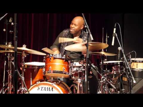 Ulysses Owens Jr. (New Century Quartet) -sound check on stage-