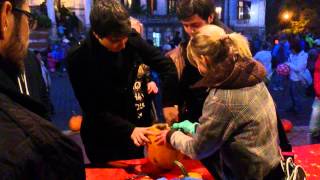 preview picture of video 'How to Make a Perfect Erasmus Halloween Pumpkin'