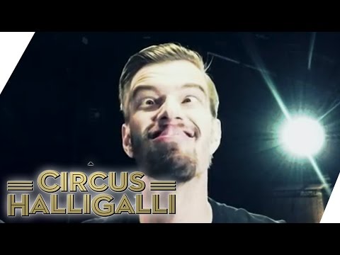 Aushalten: Nicht lachen (Tag Team Edition) Vol. 2 - TEIL 1 | Circus HalliGalli | ProSieben