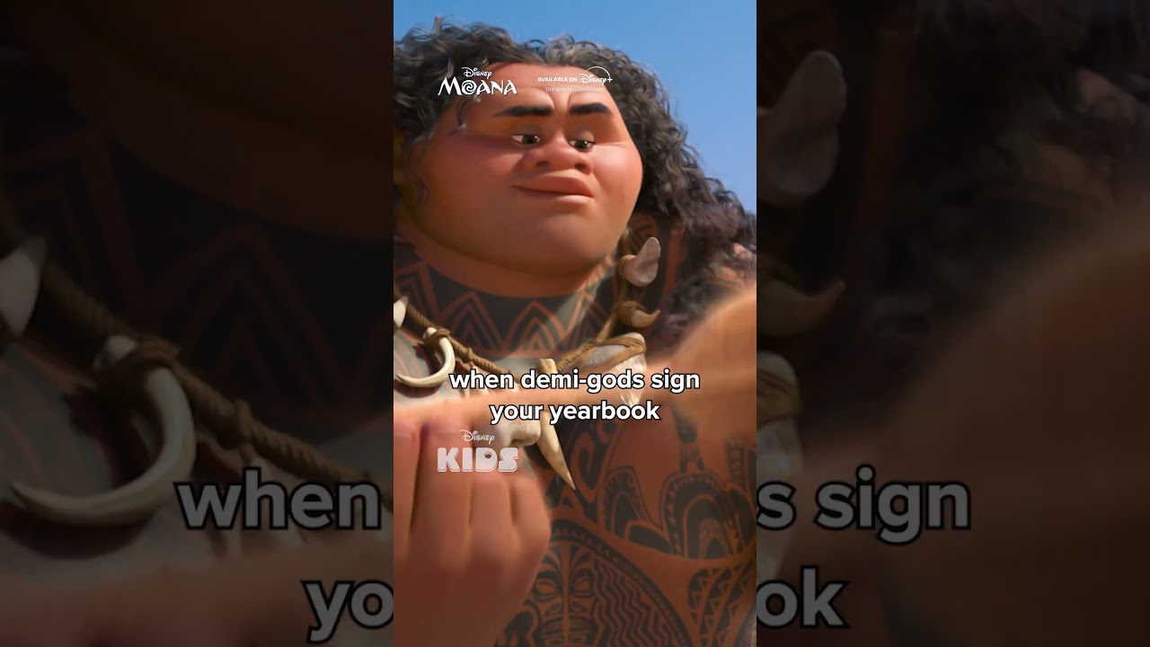 Maui signs Moana's paddle 🚣