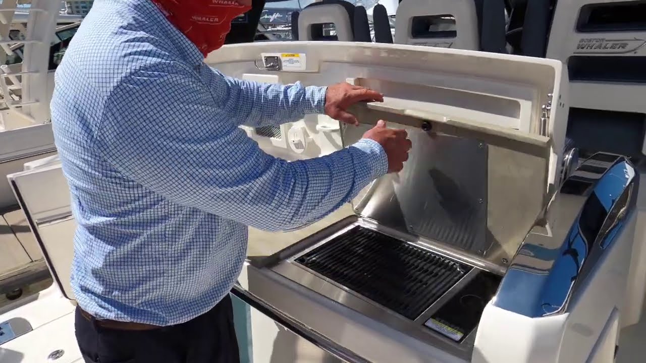 New 2027 Boston whaler 420 Outrage for Sale | Vancouver, BC | M&P Yacht Centre | 68e41f268d2f5380f90ebe8b