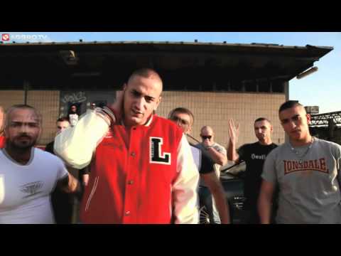 CAPO AZZLACK SCHLÄGT SICH SELBER