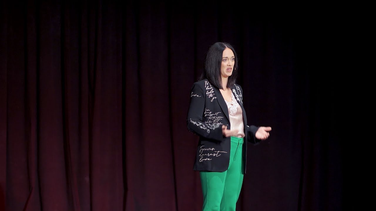 Cheyenne Burnett on stage