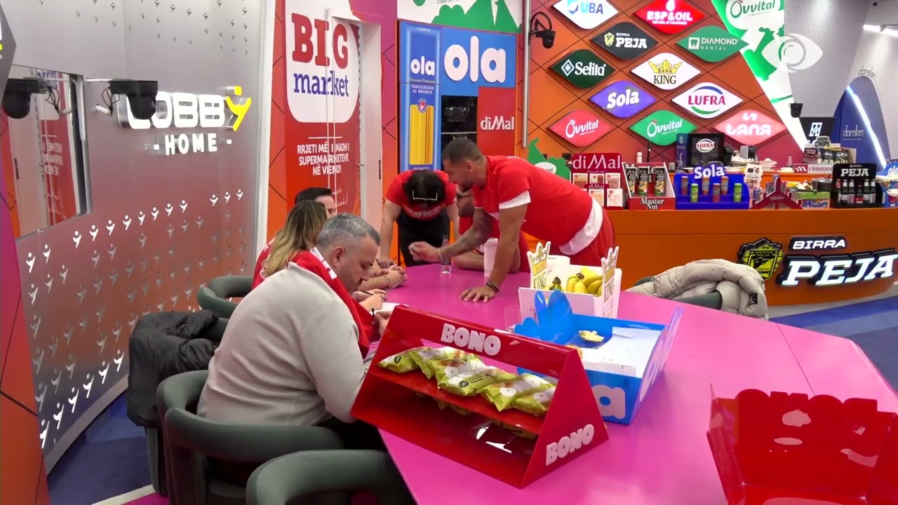 Banorët nisin përgatitjen e këngës dhe performancës për Bono