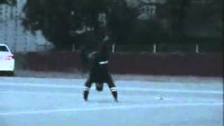 Мент танцующий