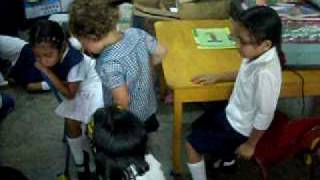 preview picture of video 'Niños jugando en el CRP,San Miguelito,Nicaragua.'