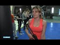 Deze Oekraïense vrouwen fitnessen met kalasjnikovs - RTL NIEUWS
