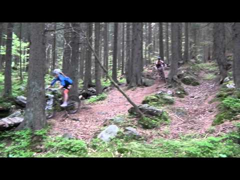 Tréninkový camp KOLA-BBM.CZ - sjezdová technika - holky jedou...