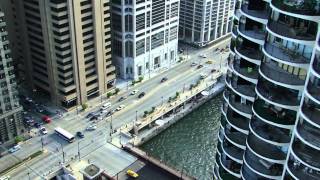 preview picture of video 'Chicago from the Marina City Towers'