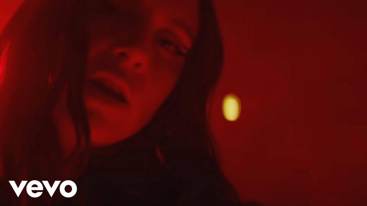MØ — Goosebumps