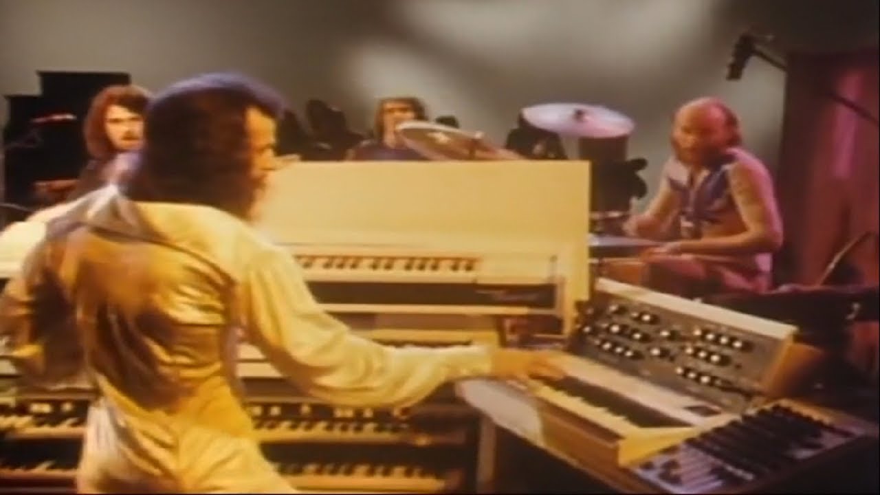 Gentle Giant - The Runaway Live ZDF TV Special 1974 [HD] - YouTube