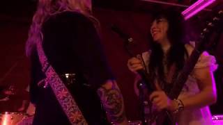 Death Valley Girls "Death Valley Boogie" @ Brouwerij West POPFUJI 05-11-2019