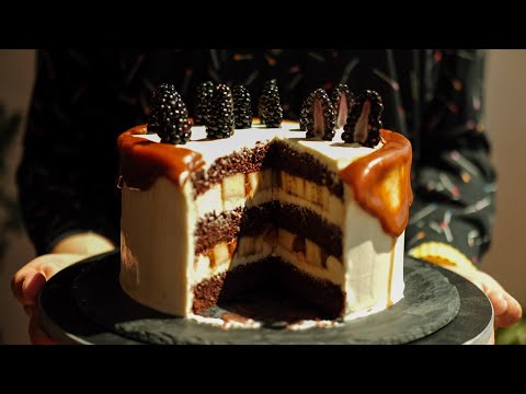 Chocolate cake with bananas and caramel