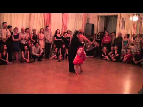  Alejandra Mantinan  and  Aoniken Quiroga  are  dancing  to  the  tango  "  Café Domínguez  "