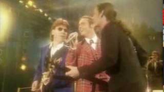 Wet Wet Wet - Lip Service (Live) - Edinburgh Castle - 5th September 1992 - Includes Lyrics!