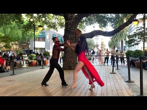 De Vuelta Pa La Vuelta Freestyle Salsa Dancing