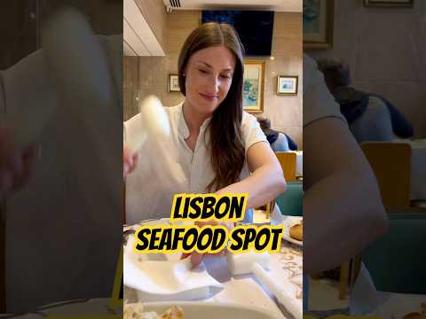 Bourdain-approved seafood in Lisbon? Let&rsquo;s go. 🦞🍻 #lisbon #lisboa #lisbonfood #fyp #traveltips