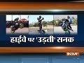 Aaj Ka Viral: Boys perform dangerous bike stunts on highway