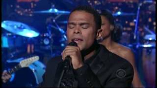 Maxwell - &quot;Pretty Wings&quot; on Letterman 7/10 (TheAudioPerv.com)
