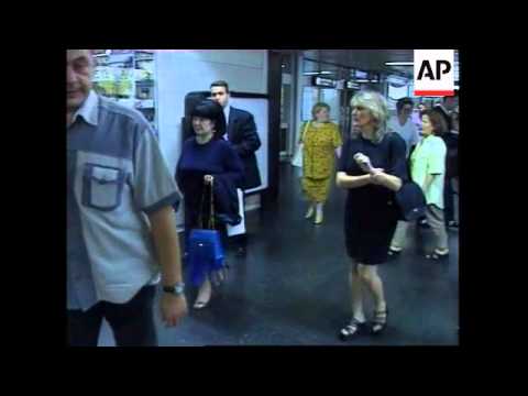 Milosevic's family departs for The Hague