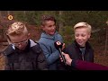 Kinderen zoeken in natuurgebied de Maashorst naar wisenten en taurossen