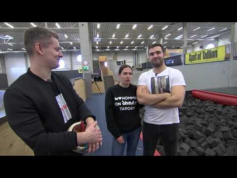 Kanal 2 "Õhtu!" saatejuhid Kaelakee Häält laulmas