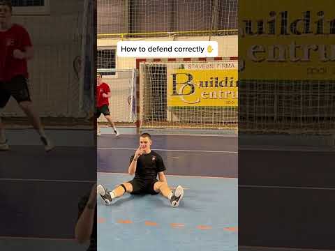 HOW TO DEFEND IN HANDBALL 🤣