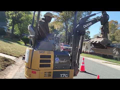 Unloading Compact mini excavator JD 17g