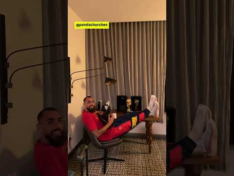 😂 Grimaldo y Borja Iglesias no se lo están pasando nada mal... ¡SOMOS CAMPEONES DEL MUNDO, TÍO! 🏆