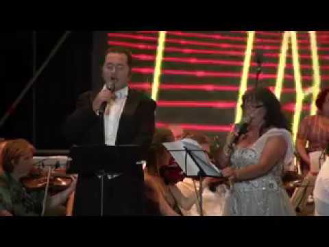 Doru Iftene and Daniela Vladescu : Aladdin - " A whole new world" (Europa Fm Live Symphony 2015)