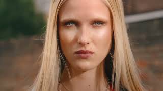 Rimmel London Multi-Tasker Turbocharged Glow anuncio