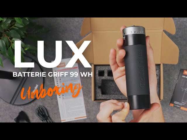 Video Teaser für LUX Batterie Griff 99Wh - Unboxing Video