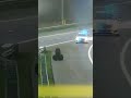 Man met koffers steekt snelweg A50 over ? | Shorts