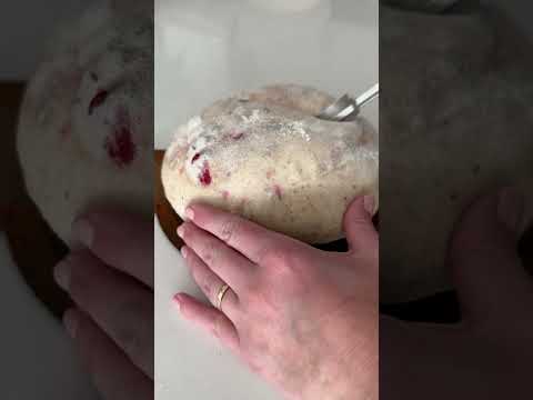 Strawberry dark chocolate sourdough 🍓🍫