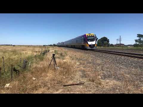6 Carriage Vlocity passing Wallan crossing