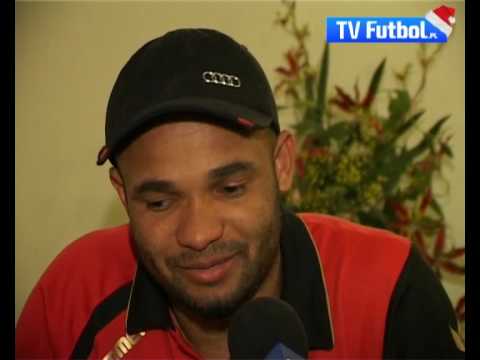 Marcelo Sarvas (Polonia Warszwa), Edi (Korona Kielce) i R. Mynar (Polonia Warszawa) o Świętach.