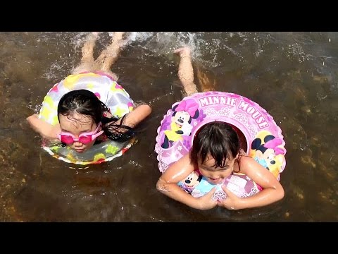 「夏泊半島」椿山海水浴場で泳ぐ三姉妹