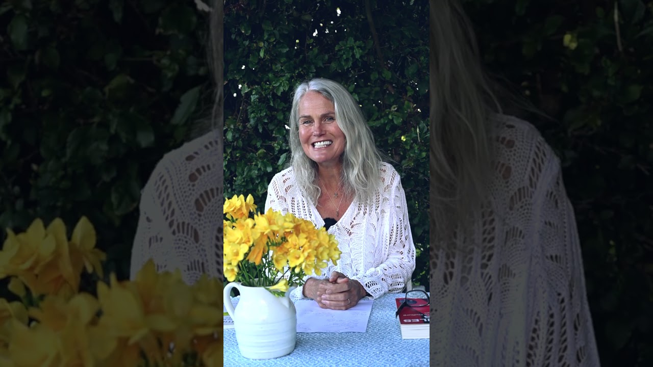 In the Flow: 6 Daily Questions to Cultivate Gratitude & Mindfulness #DebbieGoodmanBhyat