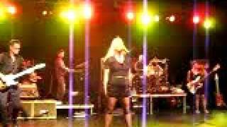The B-52&#39;s - Juliet Of The Spirits Live