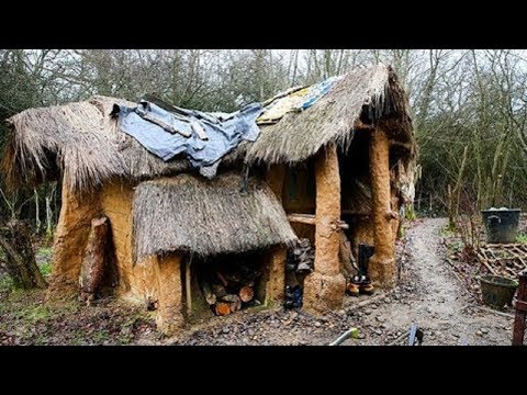A homeless man built a seemingly normal hut in the forest, but what's inside is simply unbelievable!