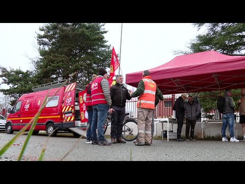 Les salariés de Colas ont tenu un piquet de grève devant leur entreprise à Pau