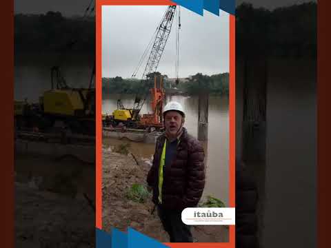 Etapa da obra da ponte sobre o Rio Ivaí, que vai conectar Japurá a São Carlos do Ivaí.
