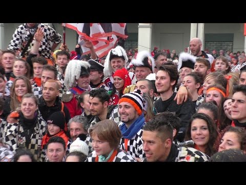 Mugnaia e Scacchi aranceri con foto di gruppo - Carnevale Ivrea 2016