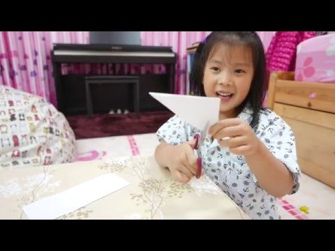 How To Make Easy Paper Snowflakes For Kids by Big Kid, Affy. It's COOL!!!
