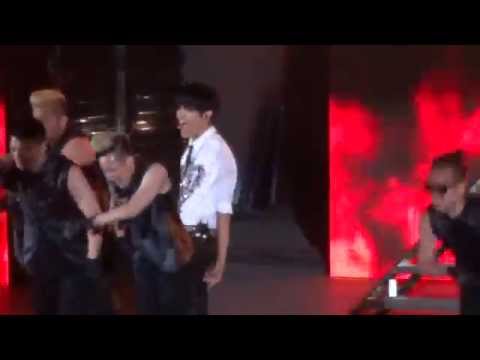 150502 - TVXQ - 왜 (Keep Your Head Down) @ KMF 2015 Hollywood Bowl