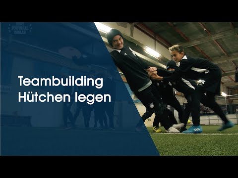 Hütchen legen - Teambuilding am Deutschen Fußball Internat