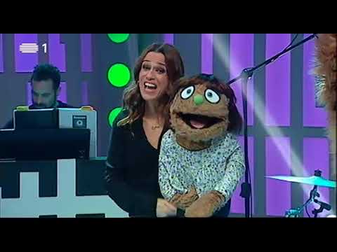 Avenida Q - "Internet" | Cá por Casa | RTP