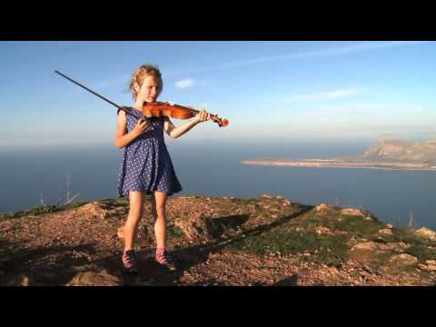 Monte Còfano - Sizilien. Kiddie climbes mountains 3
